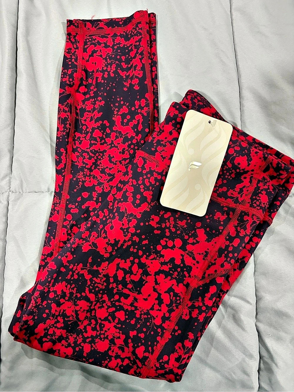 Fabletics Women'Small Capri leggings Red & Black Size Small NWT